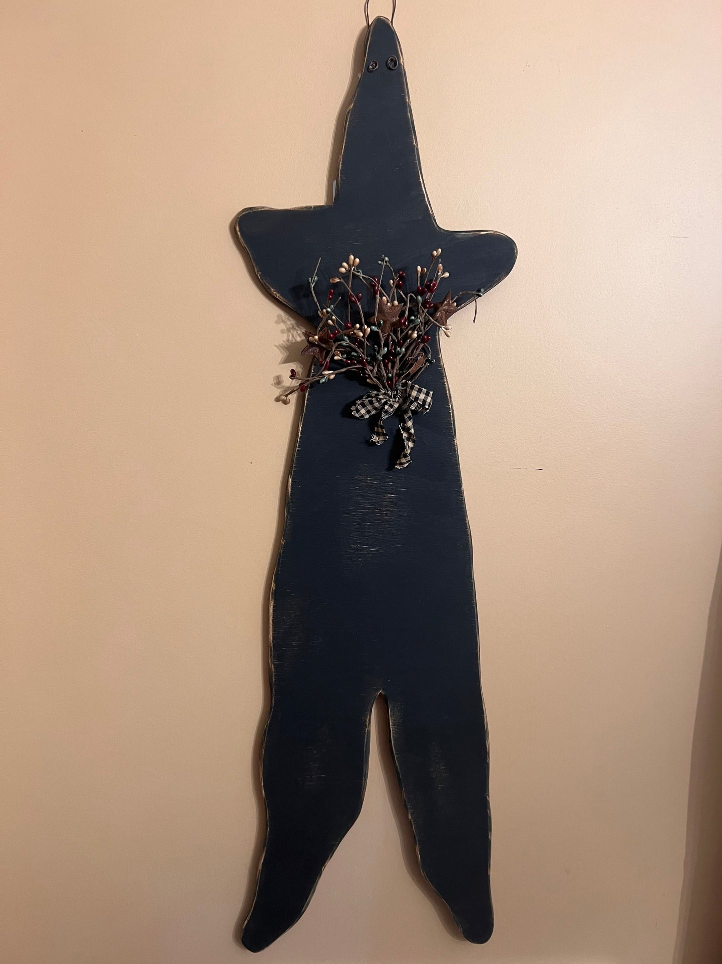 Primitive Wall Hanging Star with pip berries and homespun bow